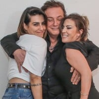 Fábio Jr. ganha beijo da filha Cleo e da mulher, Fernanda Pascucci, em show