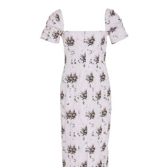Meghan Markle usou vestido branco com estampa florida da Brock Collection, de £ 1,002, R$ 4.4 mil