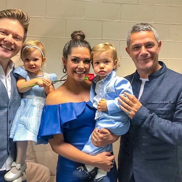 A cama de Teodoro tem 'janelas' em formatos geométricos, nas partes laterais do 'castelo'