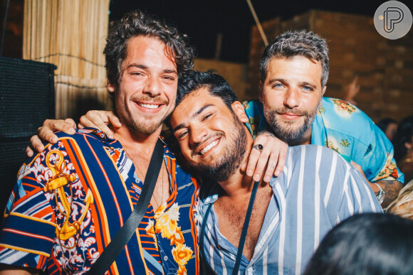 Gian Luca Ewbank, Bruno Gagliasso e amigo curtem festa 'Benção', promovida pela agência Carvalheira, em Fernando de Noronha, neste sábado, 29 de dezembro de 2018