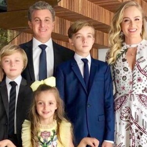 Angélica descartou viver como família de comercial de margarina com o marido, Luciano Huck, e disse que às vezes briga com o apresentador