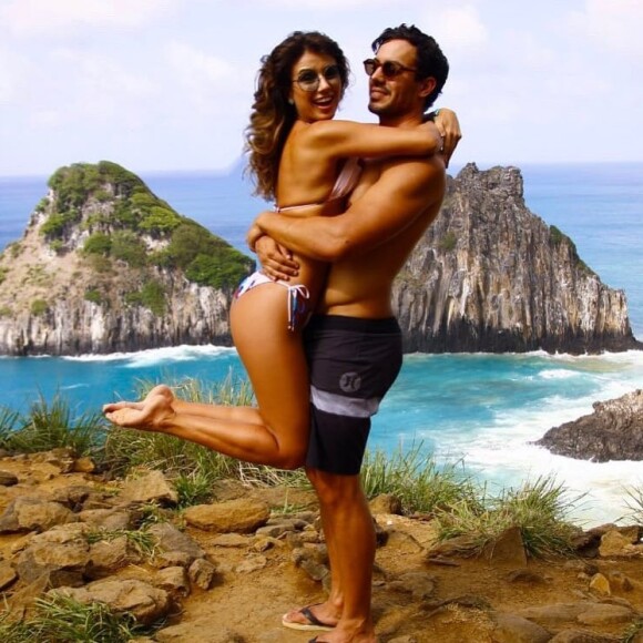 Paula Fernandes comemorou três meses de namoro com Gustavo Lyra em Fernando de Noronha