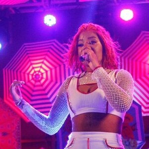 Ludmilla teve seu novo visual aprovado pelos fãs: 'Ficou linda ruivinha'