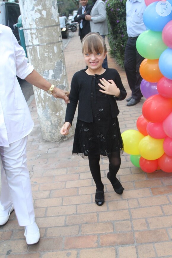 Rafaella Justus usou um look todo preto para prestigiar o aniversário de Donatella, filha de Marcos Mion e Suzanna Gullo