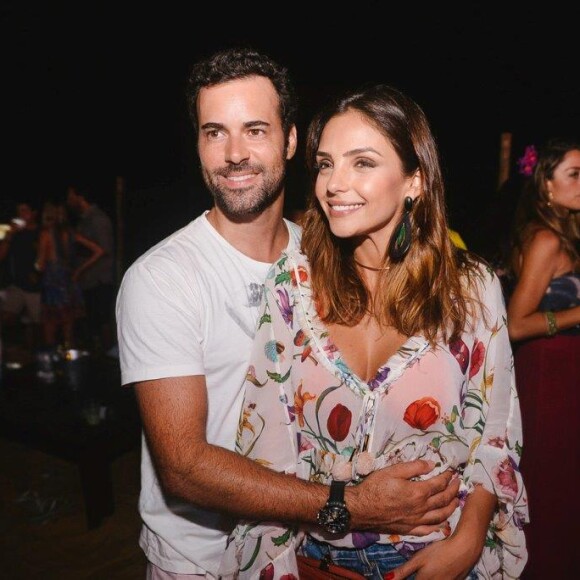 'Todos estão felizes, amando e realizados. Isso que importa. O importante é respeitar o espaço que cada um tem', disse Carol Celico