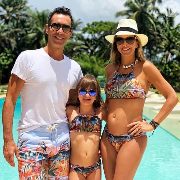 Ticiane Pinheiro, Cesar Tralli e Rafaella Justus combinaram look de praia na Bahia