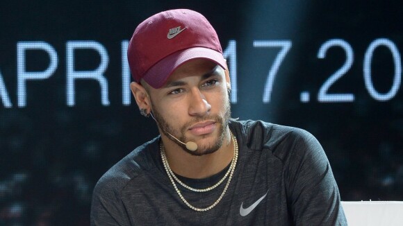 Neymar denuncia novo número fake na web: 'Incrível até onde as pessoas vão'