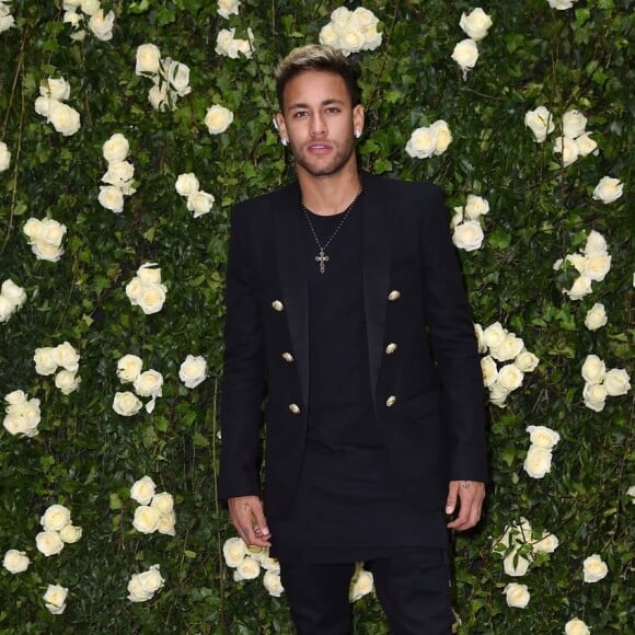 Neymar usou as redes sociais para esclarecer que o número não era seu