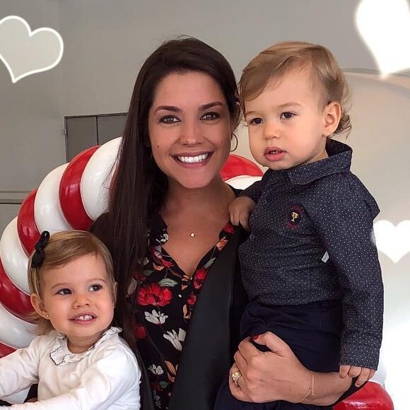 Thais Fersoza contou em seu canal de Youtube que o filho, Teodoro, de 1 ano, ganhou uma cama em formato de castelo, substituindo o berço: 'Castelo do príncipe'