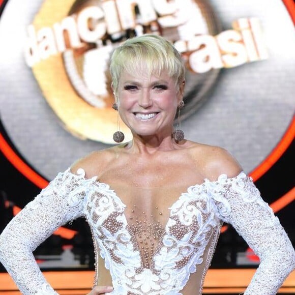 Xuxa Meneghel se deparou com comentários negativos como 'Está envelhecida', 'A beleza acabou?' e 'Olha a falta que faz uma boa maquiagem'