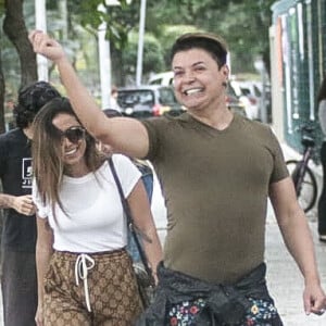 David Brazil brincou na legenda do vídeo: 'Anitta, não para de me seguir'