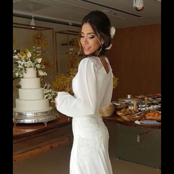 'Como o primeiro era um vestido com mais presença, moderno e com transparência, mais impactante, para o brunch fizemos um vestido camisola', contou Samuel Cirnansck