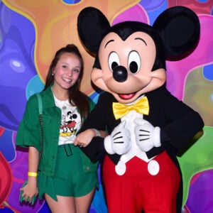 Larissa Manoela e mais famosas prestigiam exposição Mickey 90 anos no Shopping JK Iguatemi, em São Paulo, na noite desta quinta-feira, 17 de janeiro de 2018