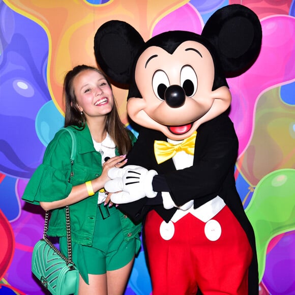 Larissa Manoela e mais famosas prestigiam exposição Mickey 90 anos no Shopping JK Iguatemi, em São Paulo, na noite desta quinta-feira, 17 de janeiro de 2018