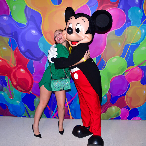 Larissa Manoela e mais famosas prestigiam exposição Mickey 90 anos no Shopping JK Iguatemi, em São Paulo, na noite desta quinta-feira, 17 de janeiro de 2018