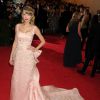 Taylor Swift escolheu um Oscar de La Renta para o bailde de gala do MET 2014