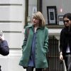 Taylor Swift adora combinar cores sóbrias em looks invernais