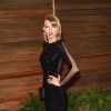 Taylor Swift mais uma vez apostou no brilho. A cantora vestiu Julien Macdonald na festa do Oscar 2014