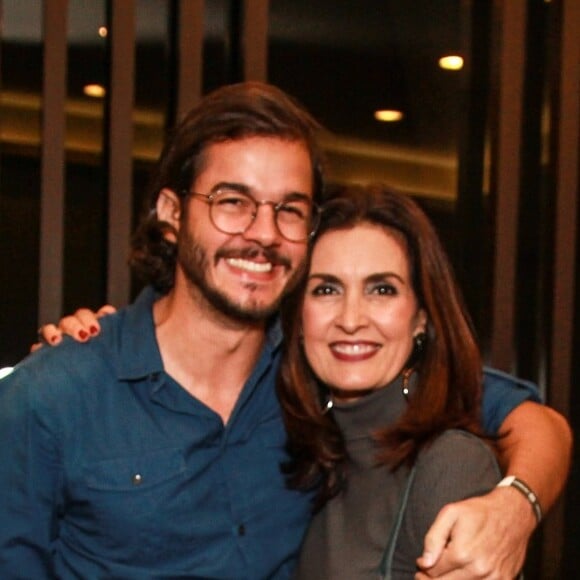 Seguidores de Fátima Bernardes e Túlio Gadêlha criticaram postagem de Maria Gadú e a cantora se justificou: 'Piada de internet, teste para ver o quanto as pessoas estão louconas'