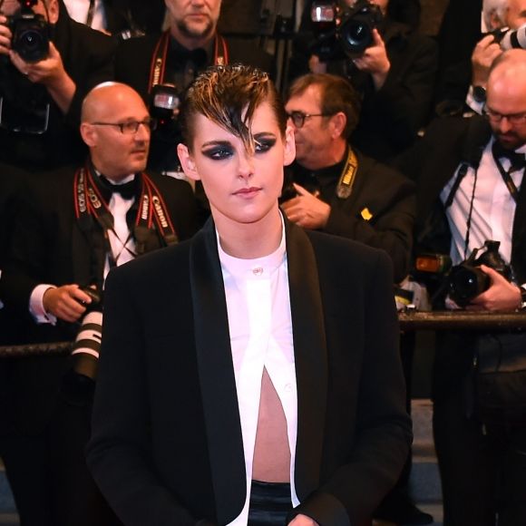 Kristen Stewart costuma usar conjuntinho de calça e blazer no tapetes vermelhos. Esse look foi em Cannes, em 2018