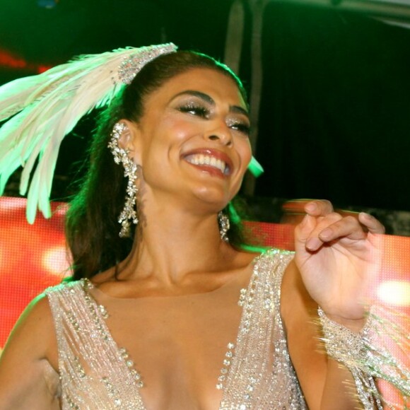 Juliana Paes esbanjou simpatia no ensaio da Grande Rio para o carnaval 2019