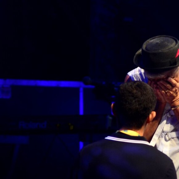 Lulu Santos foi pedido em casamento pelo namorado durante show no Fundição Progresso, no Rio de Janeiro