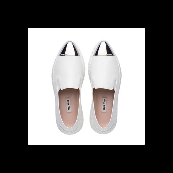 O slip-on pode ser encontrado em sites de compras internacionais como Farfetch, Shape.com e Modesens