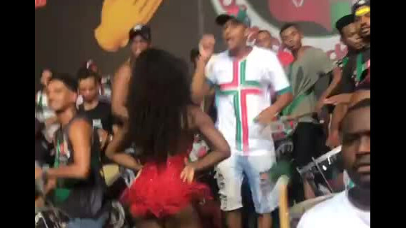 Erika Januza esbanjou samba no pé em esquenta da Grande Rio