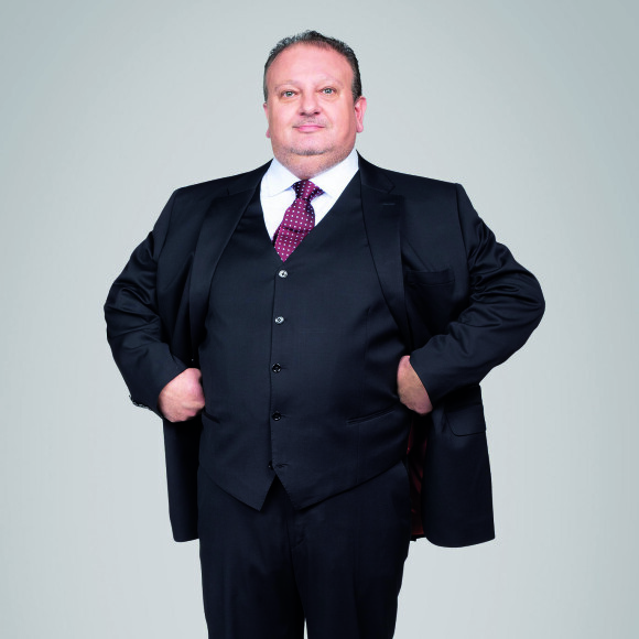 Filhos gêmeos de Erick Jacquin surpreendem os fãs da mulher do chef por semelhança com o pai