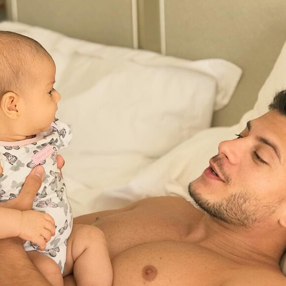 Arthur Aguiar contou que mudou a percepção do mundo após ser pai 