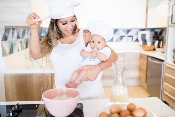 Mayra Cardi mostrou a filha, Sophia, vestida de chef de cozinha