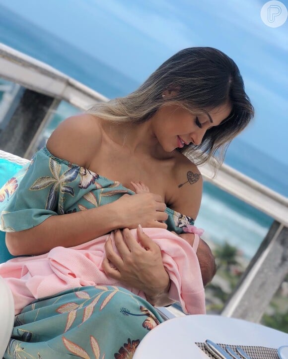 Mayra Cardi compartilha experiência da maternidade com seguidores no Instagram