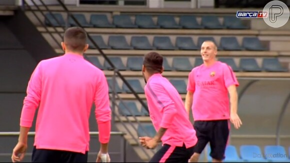 Neymar estava animado no treino do Barcelona