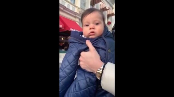 Caçula de Wesley Safadão, Dom esbanja fofura com look de frio em Paris. Vídeo!