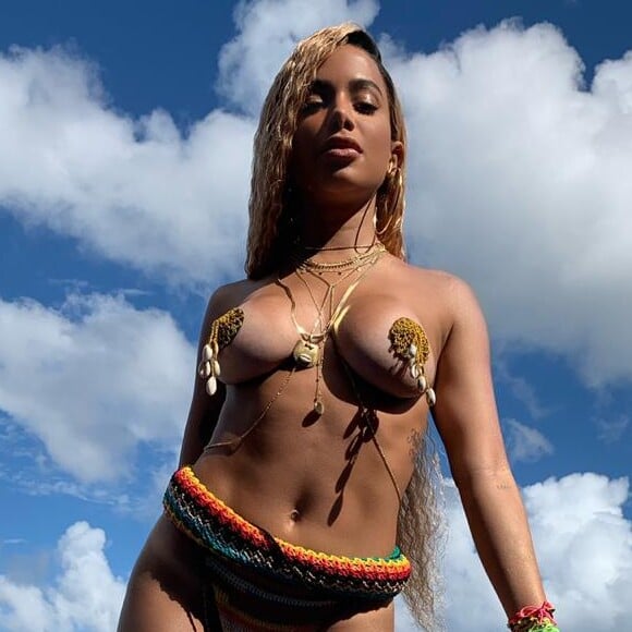 'Quero dizer que obviamente as fotos que posto no Instagram, eu não faço Photoshop porque eu sou contra', declarou Anitta