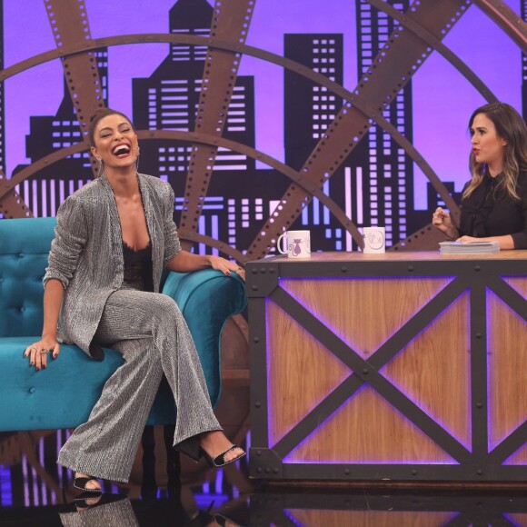 Tatá Werneck comanda o 'Lady Night' no Multishow, onde diverte os convidados com tiradas divertidas nas entrevistas