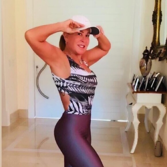 Zilu Camargo ostenta corpo em forma aos 60 anos