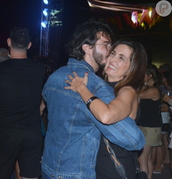 Fátima Bernardes foram filmados dançando brega em festa em Recife