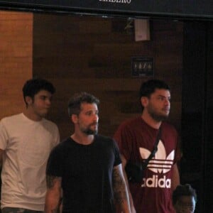 Bruno Gagiasso e Títi passeiam no shopping Village Mall, no Rio de Janeiro