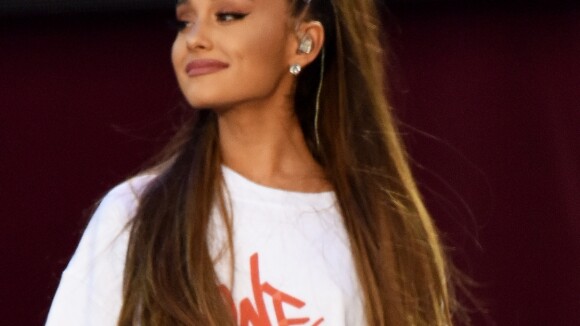 Curtinho e com cachos! Ariana Grande mostra verdadeiro cabelo em vídeo. Veja!