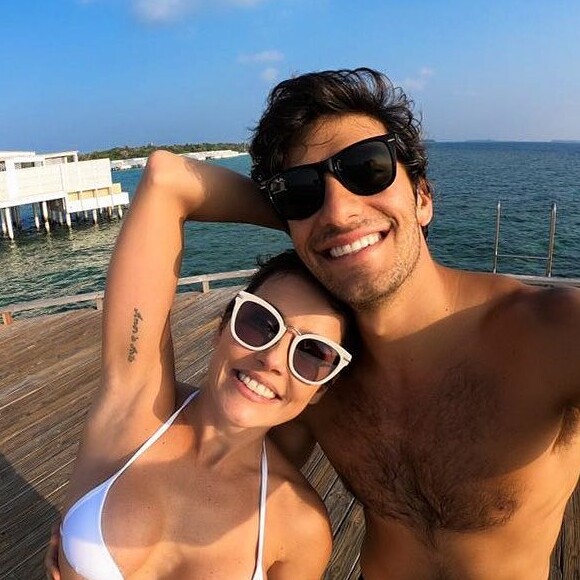 Deborah Secco se casou com o fotógrafo e ator baiano Hugo Moura em 2015. Os dois se conheceram através das redes sociais