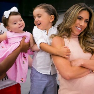 Patricia Abravanel curtiu o momento na cozinha com os filhos, Pedro e Jane