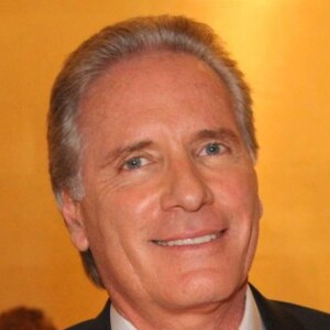 Roberto Justus encantou seguidores ao posar com as netas gêmeas, Sienna e Chiara: 'Vovô gato'. Meninas nasceram em 12 de fevereiro de 2019 e são filhas de Fabiana Justus e Bruno D'Ancona