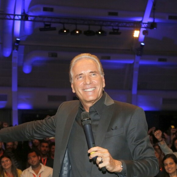 Roberto Justus vai voltar em março na TV apresentando 'O Aprendiz', na Band