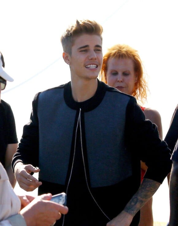 Justin Bieber perfura o tímpano ao mergulhar de penhasco