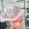 Lívia Andrade se divertiu com guarda-chuva no ensaio técnico da Império de Casa Verde para o carnaval 2019