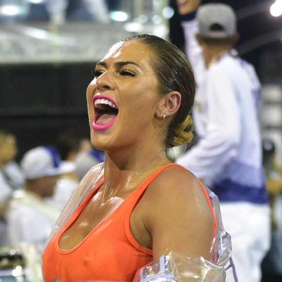 Lívia Andrade vai comandar a bateria da Império de Casa Verde no carnaval