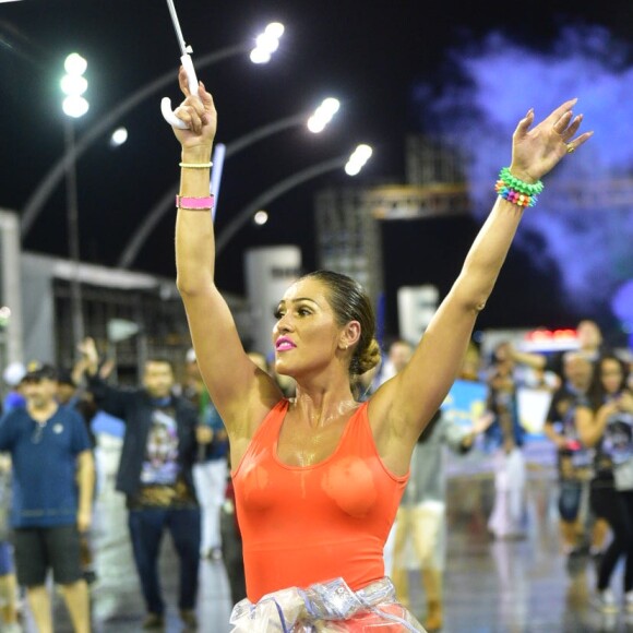 Lívia Andrade fez uma homenagem ao filme 'Cantando na Chuva' no ensaio técnico da Império de Casa Verde para o carnaval: 'Musa de verdade não foge da chuva'