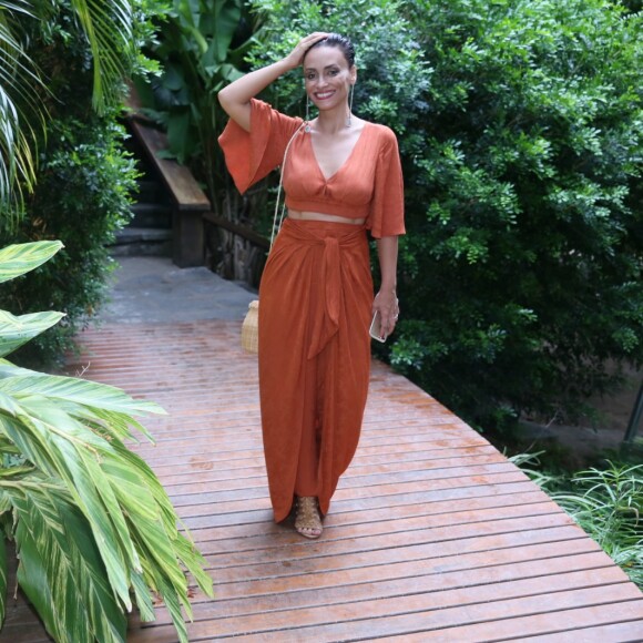 Suzana Pires prestigia casamento de Bruno Chateaubriand e Diogo Bocca, em Búzios