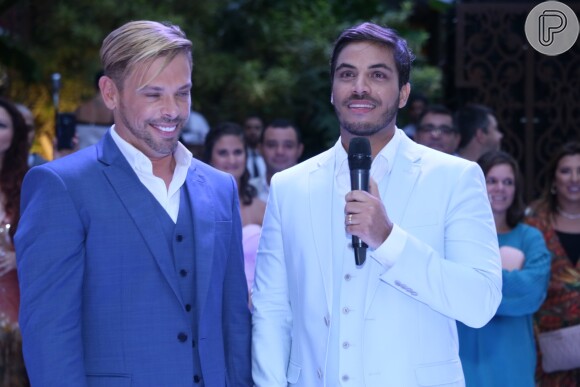 Bruno Chateaubriand e Diogo Bocca recenem amigos famosos em festa de casamento